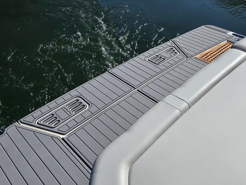 Slide: The Image of Sea Ray SLX 400 2020 - 24