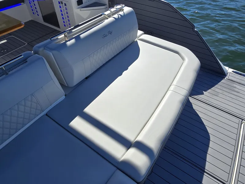 Slide: The Image of Sea Ray SLX 400 2020 - 27