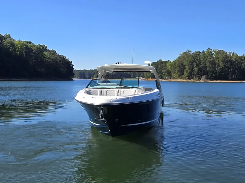 Slide: The Image of Sea Ray SLX 400 2020 - 2