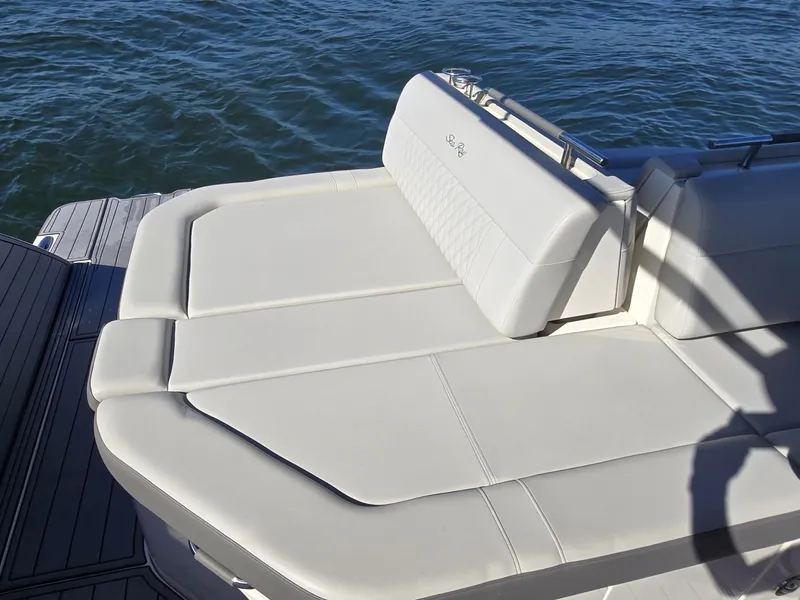 Slide: The Image of Sea Ray SLX 400 2020 - 28