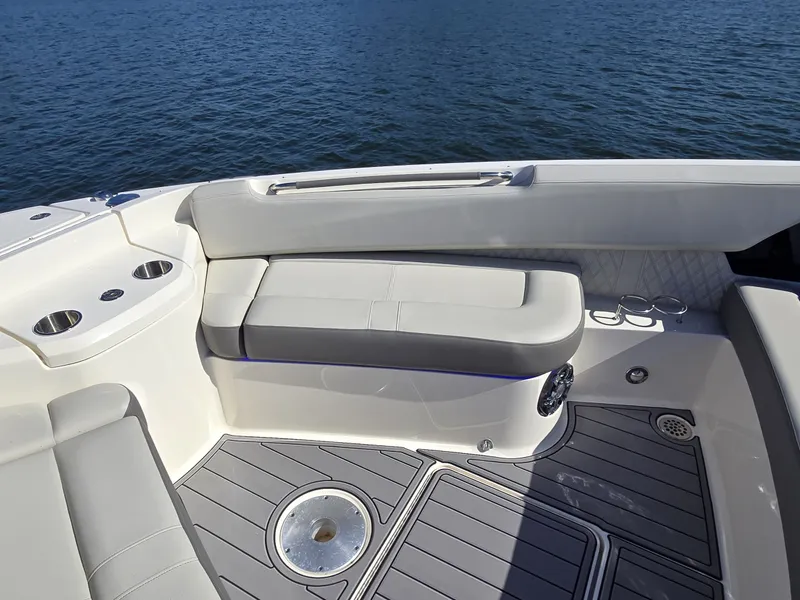 Slide: The Image of Sea Ray SLX 400 2020 - 56