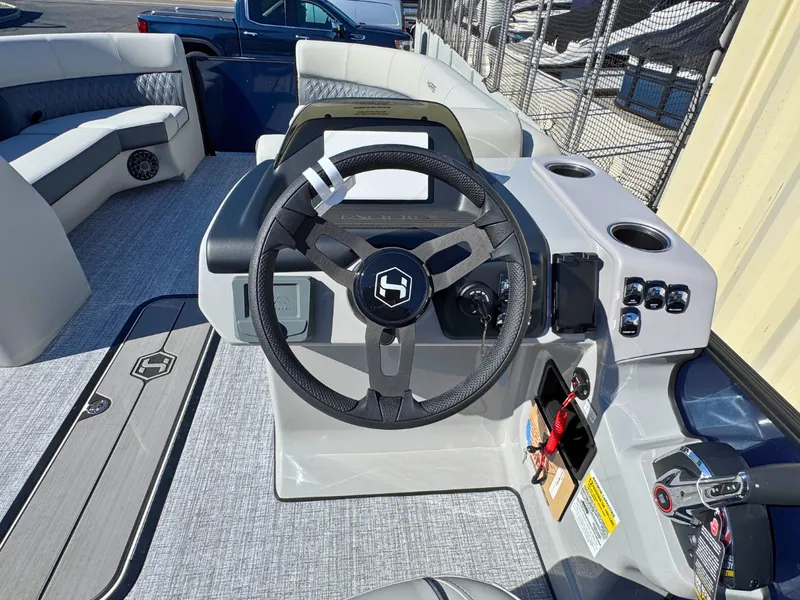 Slide: The Image of Harris Cruiser 230 2027 - 18