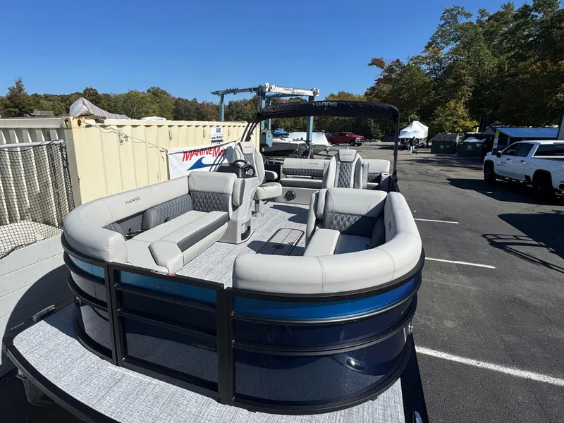 Slide: The Image of Harris Cruiser 230 2027 - 22