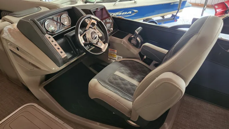 Slide: The Image of Barletta LUSSO 25UC 2023 - 32