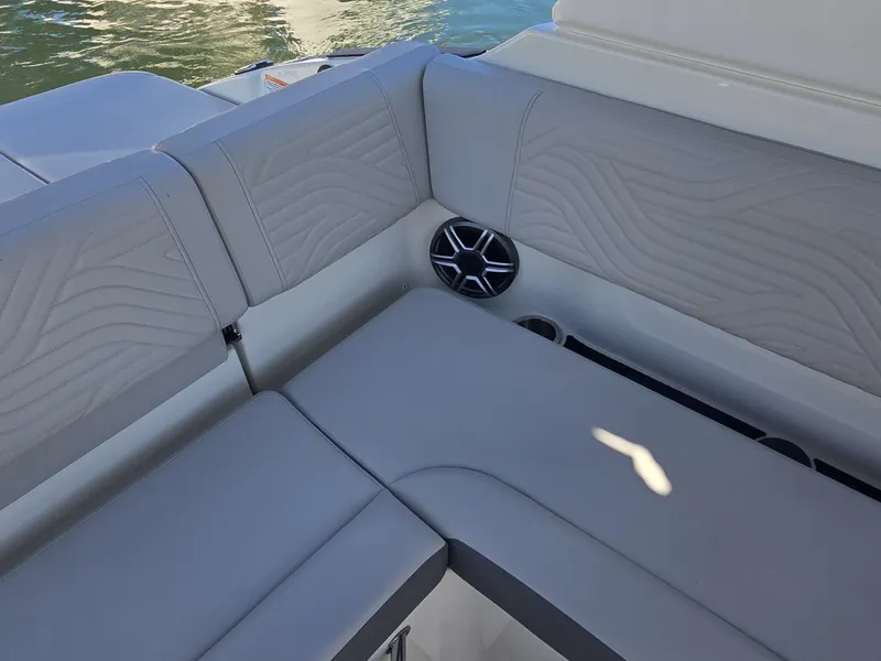 Slide: The Image of Sea Ray SDX 250 Surf 2027 - 14
