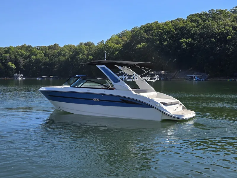 Slide: The Image of Sea Ray SDX 250 Surf 2027 - 44