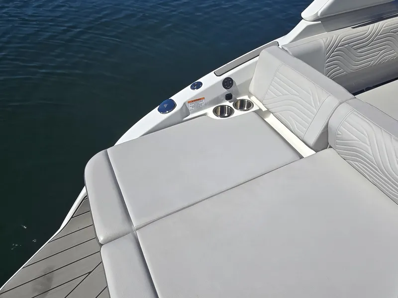Slide: The Image of Sea Ray SDX 250 Surf 2027 - 10
