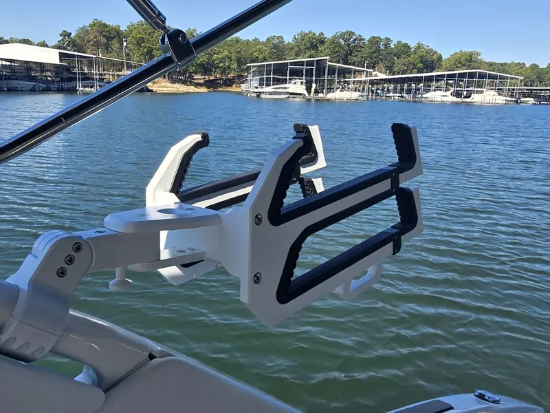 Slide: The Image of Sea Ray SDX 250 Surf 2027 - 23