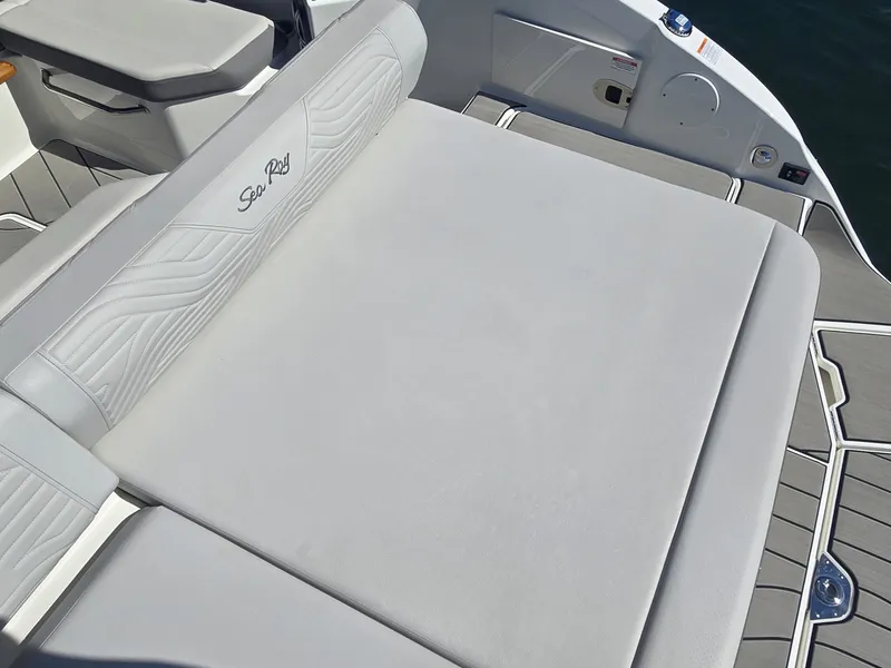 Slide: The Image of Sea Ray SDX 250 Surf 2027 - 11