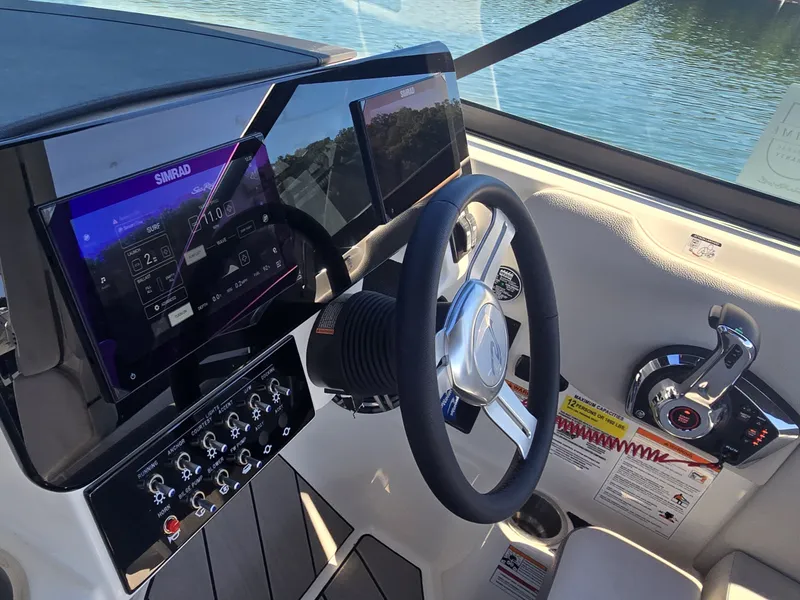 Slide: The Image of Sea Ray SDX 250 Surf 2027 - 20