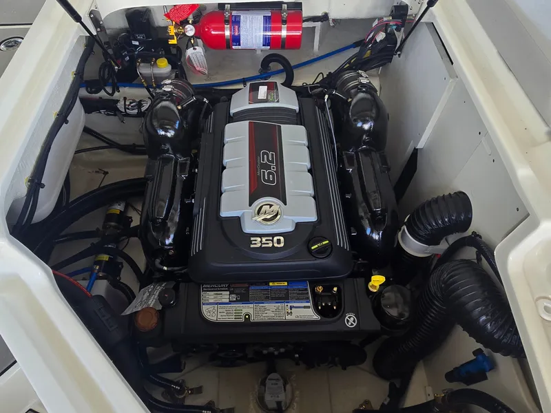 Slide: The Image of Sea Ray SDX 250 Surf 2027 - 7