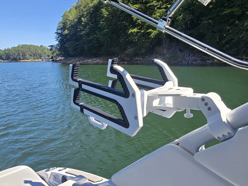 Slide: The Image of Sea Ray SDX 250 Surf 2027 - 24