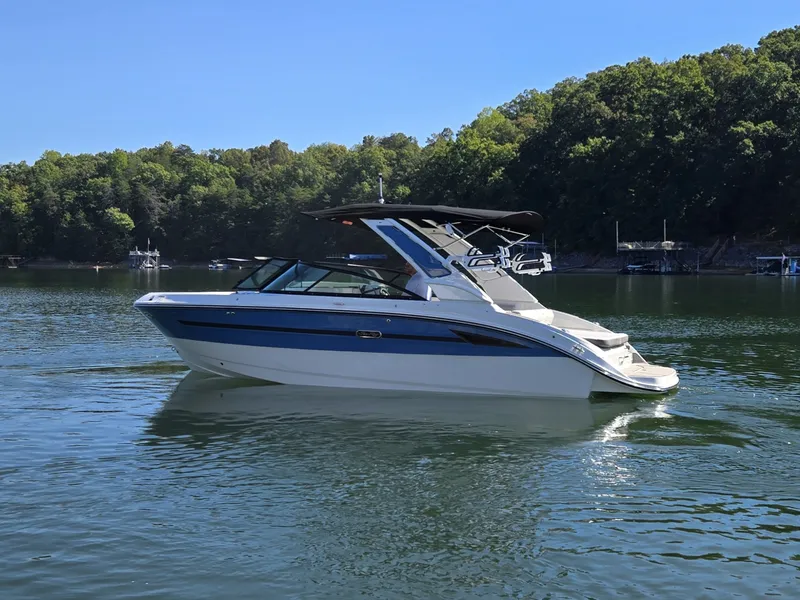 Slide: The Image of Sea Ray SDX 250 Surf 2027 - 43