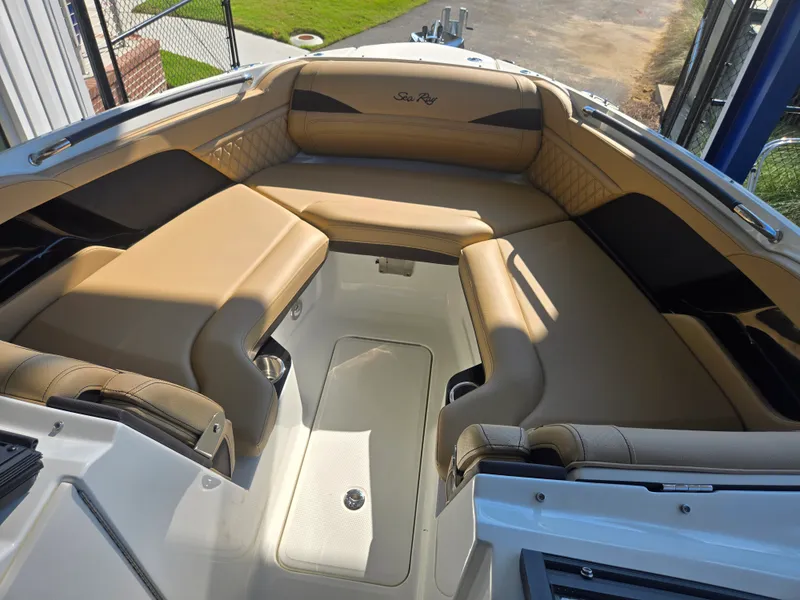 Slide: The Image of Sea Ray SLX 260 Outboard 2027 - 27