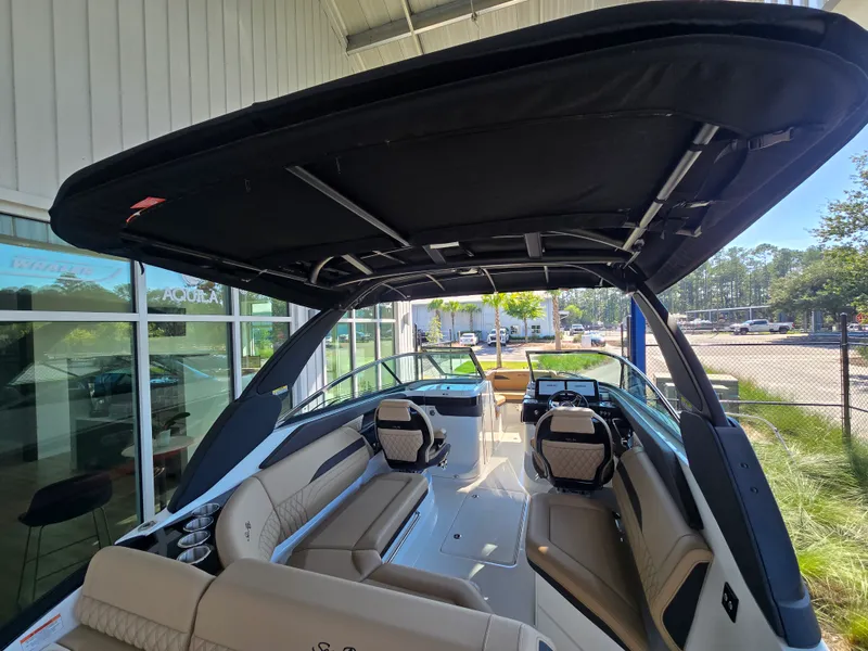 Slide: The Image of Sea Ray SLX 260 Outboard 2027 - 13