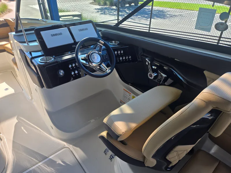 Slide: The Image of Sea Ray SLX 260 Outboard 2027 - 18