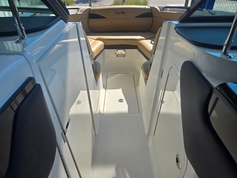 Slide: The Image of Sea Ray SLX 260 Outboard 2027 - 26