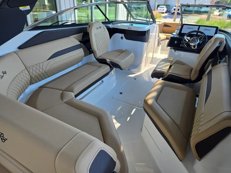 Slide: The Image of Sea Ray SLX 260 Outboard 2027 - 14