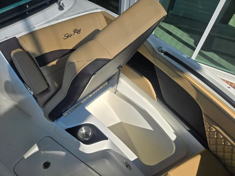 Slide: The Image of Sea Ray SLX 260 Outboard 2027 - 29