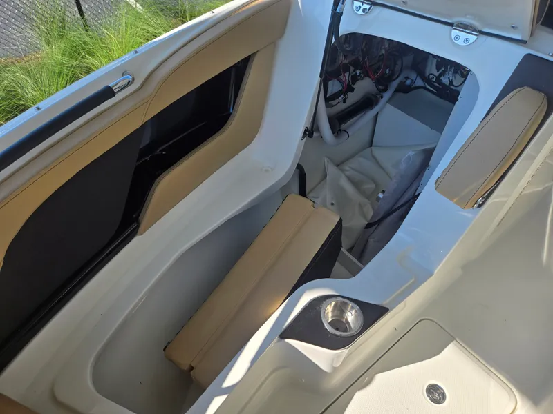 Slide: The Image of Sea Ray SLX 260 Outboard 2027 - 28