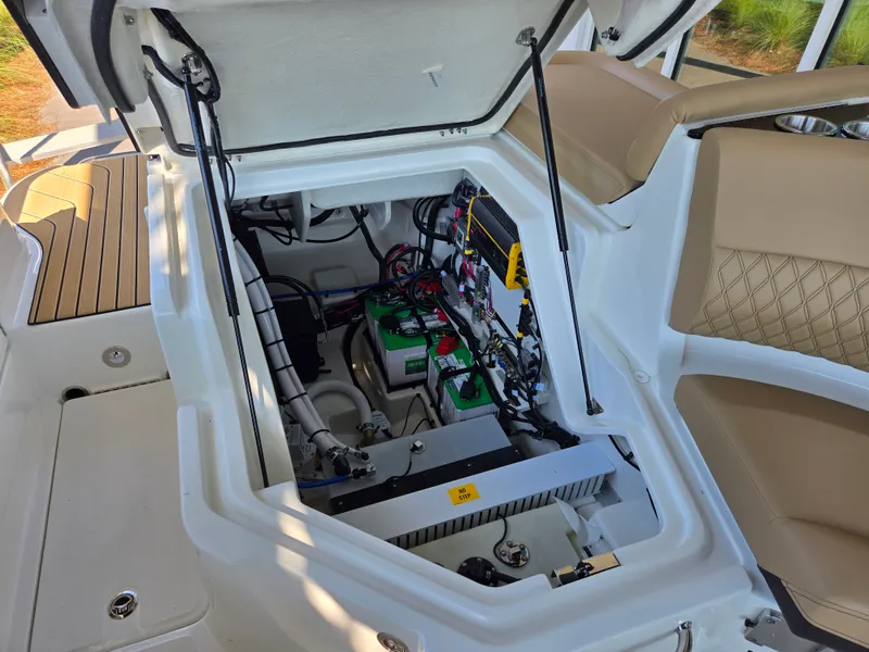 Slide: The Image of Sea Ray SLX 260 Outboard 2027 - 16