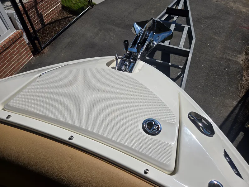 Slide: The Image of Sea Ray SLX 260 Outboard 2027 - 30