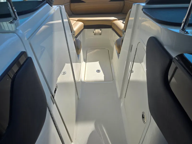 Slide: The Image of Sea Ray SLX 260 Outboard 2027 - 25
