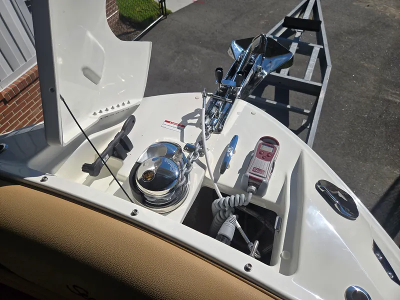 Slide: The Image of Sea Ray SLX 260 Outboard 2027 - 31