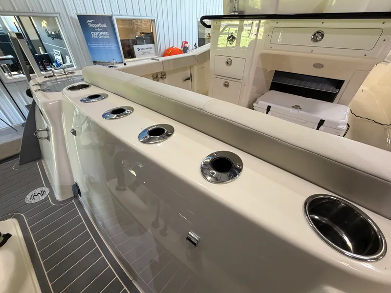 Slide: The Image of Scout 260 LXF 2027 - 23