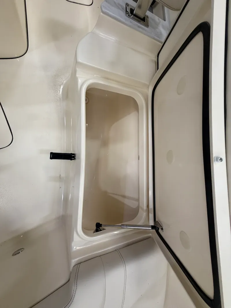Slide: The Image of Scout 260 LXF 2027 - 40