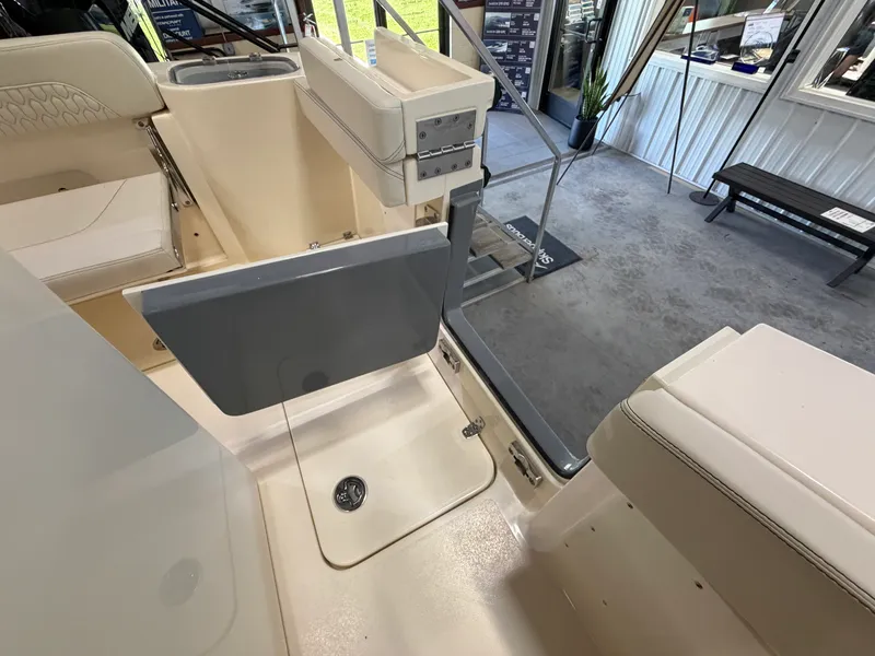 Slide: The Image of Scout 260 LXF 2027 - 35