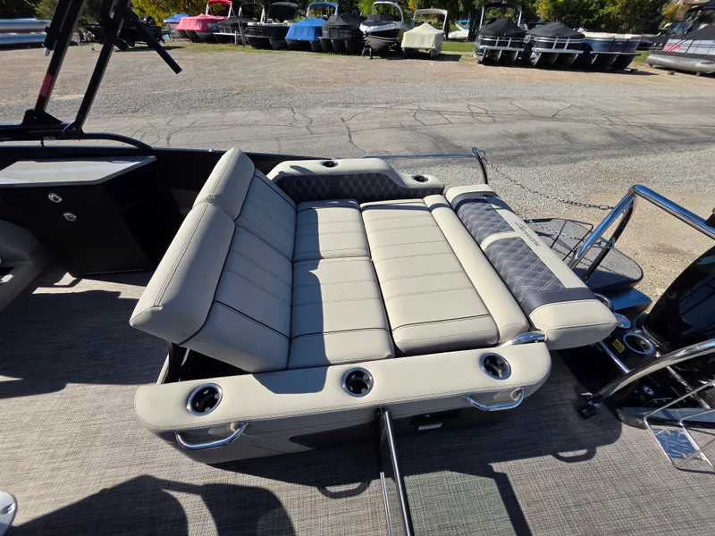 Slide: The Image of Barletta LUSSO 25UE 2023 - 32