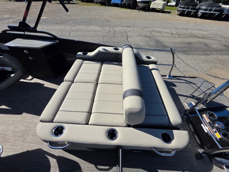 Slide: The Image of Barletta LUSSO 25UE 2023 - 36