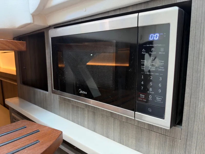 Slide: The Image of Sea Ray Sundancer 320 2027 - 40