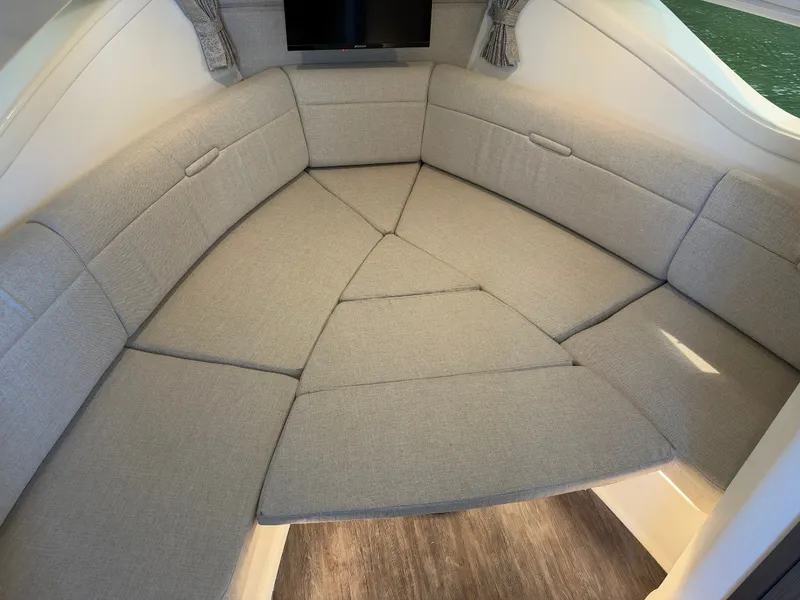 Slide: The Image of Sea Ray Sundancer 320 2027 - 37
