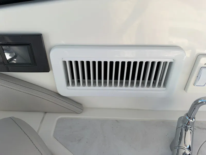 Slide: The Image of Sea Ray Sundancer 320 2027 - 15
