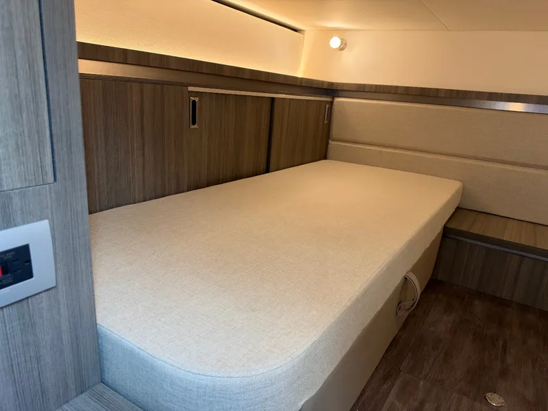 Slide: The Image of Sea Ray Sundancer 320 2027 - 46