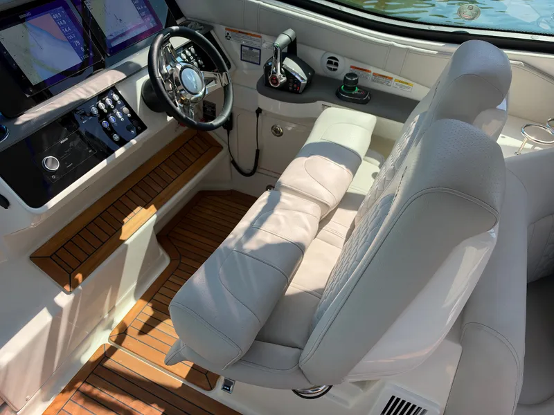 Slide: The Image of Sea Ray Sundancer 320 2027 - 20