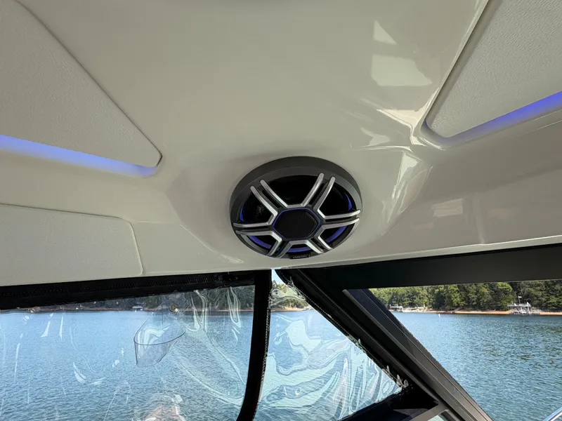 Slide: The Image of Sea Ray Sundancer 320 2027 - 64