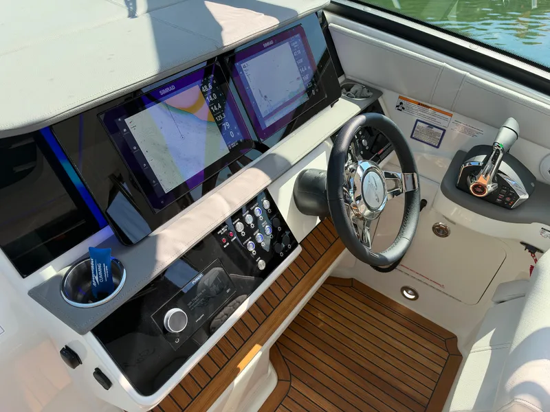 Slide: The Image of Sea Ray Sundancer 320 2027 - 22