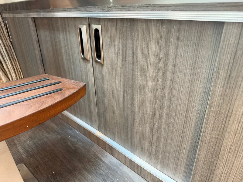 Slide: The Image of Sea Ray Sundancer 320 2027 - 41