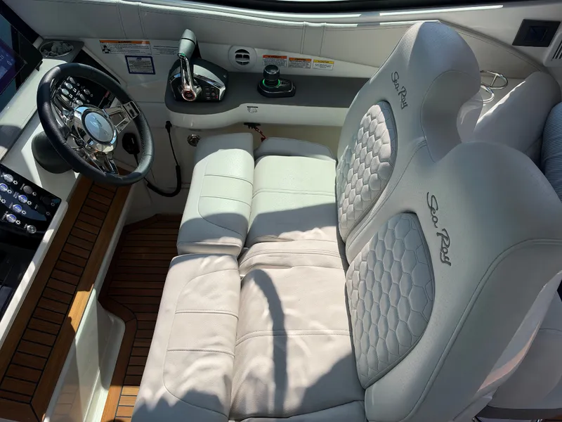 Slide: The Image of Sea Ray Sundancer 320 2027 - 19