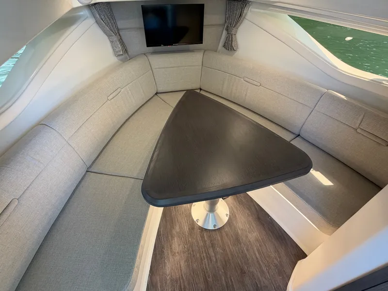 Slide: The Image of Sea Ray Sundancer 320 2027 - 36