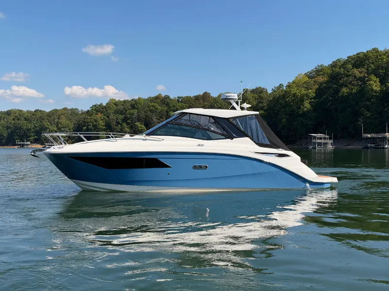 The Image of Sea Ray Sundancer 320 2027 - 0