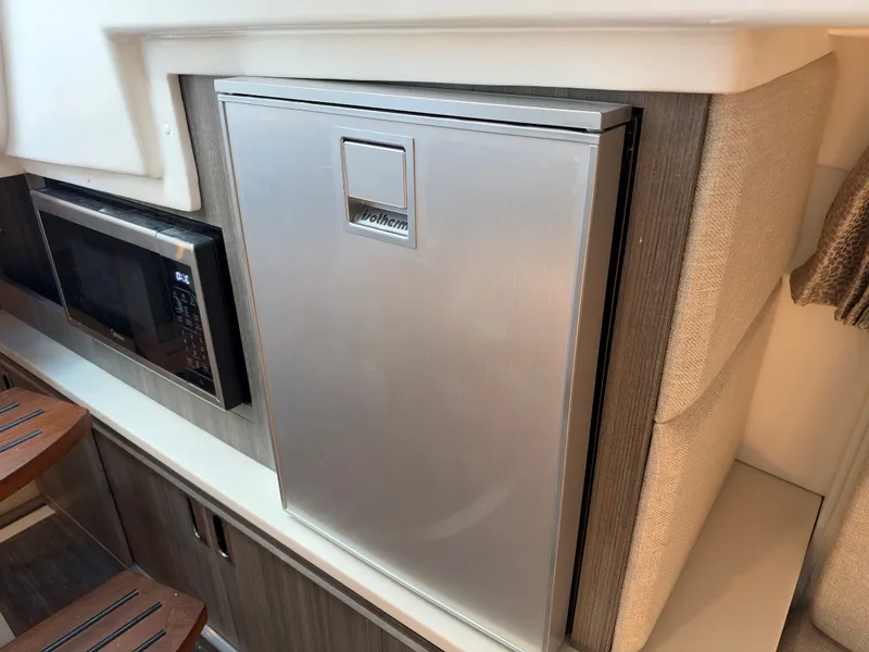 Slide: The Image of Sea Ray Sundancer 320 2027 - 39