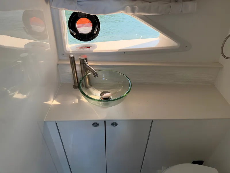 Slide: The Image of Sea Ray Sundancer 320 2027 - 43