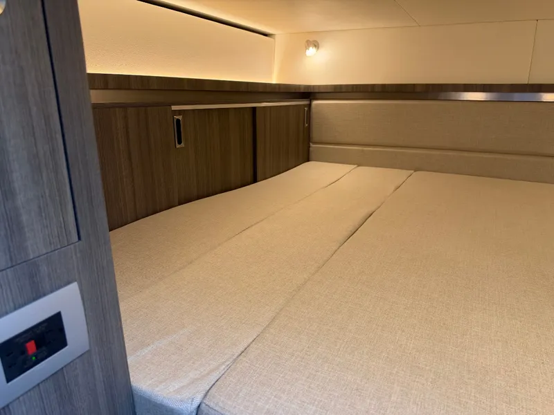 Slide: The Image of Sea Ray Sundancer 320 2027 - 50
