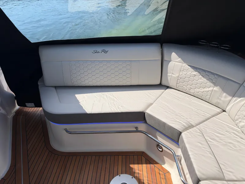 Slide: The Image of Sea Ray Sundancer 320 2027 - 6
