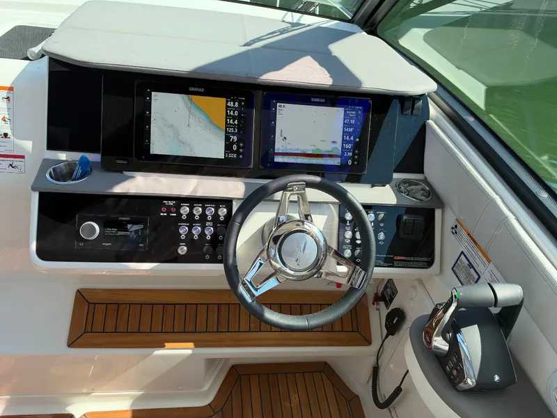 Slide: The Image of Sea Ray Sundancer 320 2027 - 21