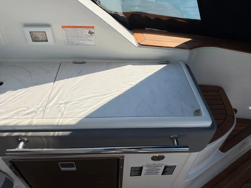 Slide: The Image of Sea Ray Sundancer 320 2027 - 11